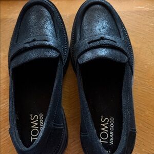 TOMS Women’s slip on Loafer
